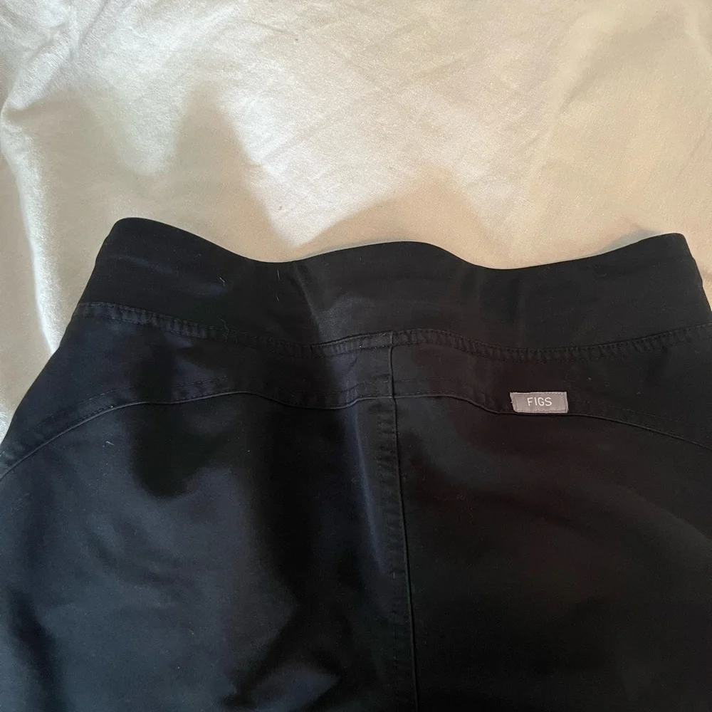 Figs Black Kade Cargo Scrub pants - Picture 5 of 6